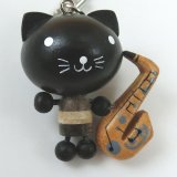手作りの木製ストラップ　黒猫＋サックス