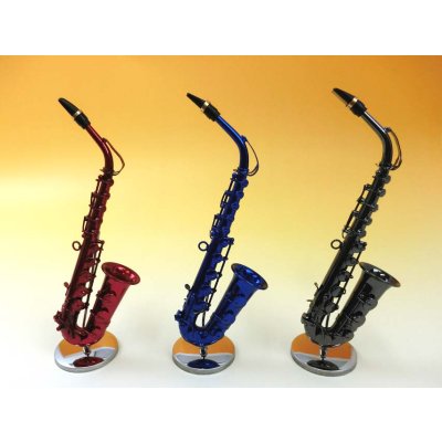 左から、アルトサックス1/6サイズ(レッド、ブルー、ブラック)