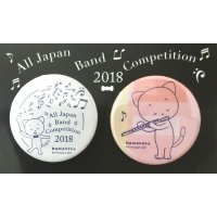 こまねこ缶バッジ フルート 2018 全日本吹奏楽コンクール朝日新聞記念グッズ　※在庫限り　※ご購入1個につき70ポイント付与(会員登録要)　◇ゆうパケット発送可