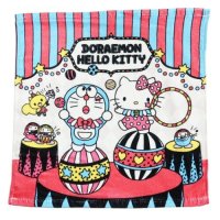 ドラえもん×ハローキティ　インクジェットウオッシュタオル　ゆかいなサーカス　※在庫限り　※ご購入1個につき50ポイント付与(会員登録要)　◇ゆうパケット発送可