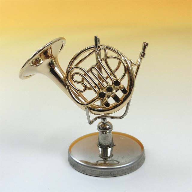 ③ミニチュア楽器（管）フレンチホルン（ゴールド）１ ６　8cm　まとめ買いがお得