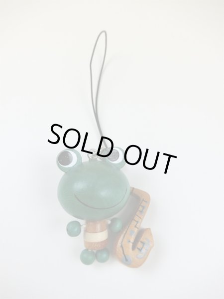 画像2: 手作りの木製ストラップ　カエル＋サックス (2)