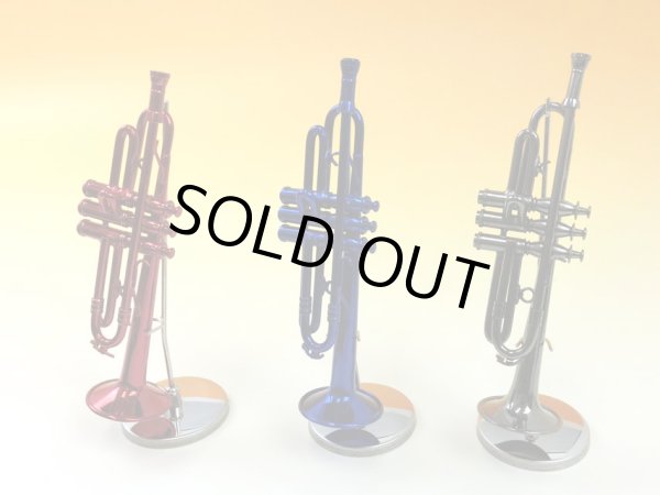 左から、1/6サイズ(レッド、ブルー、ブラック)