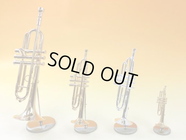 左から、1/4サイズ、1/6サイズ(ゴールド、シルバー)、1/12サイズ