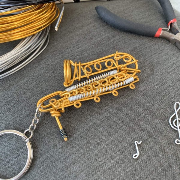 画像2: SomeMusicDesign　楽器ワイヤーキーホルダー　バリトンサックス (2)